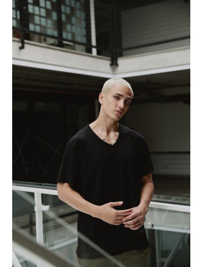 IRONIC CORE BLACK TEE / CUELLO V