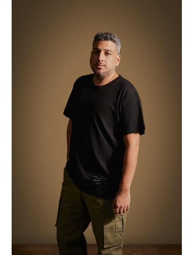 IRONIC CORE BLACK TEE / CUELLO V