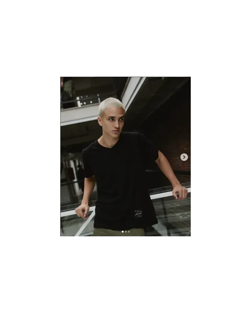 IRONIC GRIFF BLACK TEE